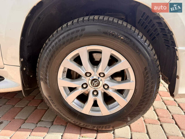 Белый Тойота Ленд Крузер, объемом двигателя 4.46 л и пробегом 195 тыс. км за 44999 $, фото 38 на Automoto.ua