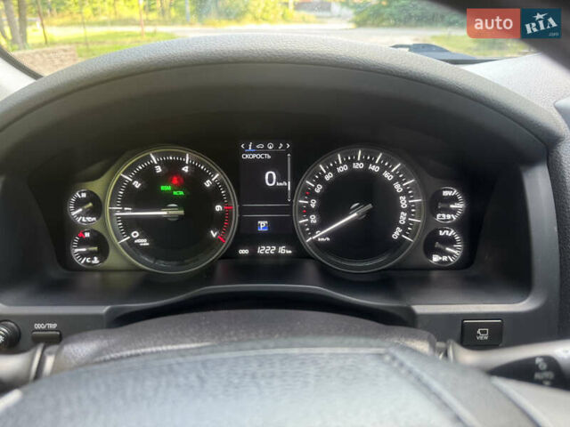 Белый Тойота Ленд Крузер, объемом двигателя 4.61 л и пробегом 122 тыс. км за 54000 $, фото 41 на Automoto.ua