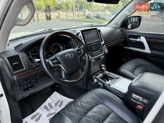 Белый Тойота Ленд Крузер, объемом двигателя 4.46 л и пробегом 111 тыс. км за 58900 $, фото 13 на Automoto.ua