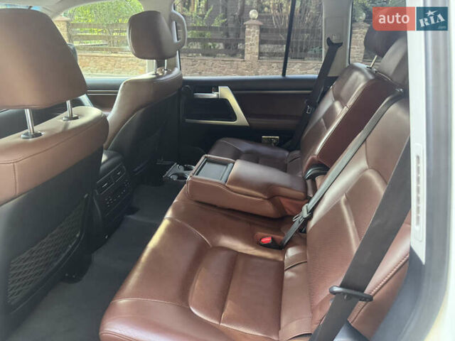 Белый Тойота Ленд Крузер, объемом двигателя 4.61 л и пробегом 122 тыс. км за 54000 $, фото 27 на Automoto.ua