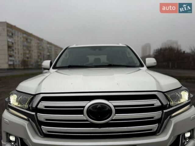 Белый Тойота Ленд Крузер, объемом двигателя 4.46 л и пробегом 192 тыс. км за 54555 $, фото 2 на Automoto.ua