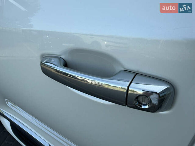 Белый Тойота Ленд Крузер, объемом двигателя 4.46 л и пробегом 111 тыс. км за 58900 $, фото 9 на Automoto.ua