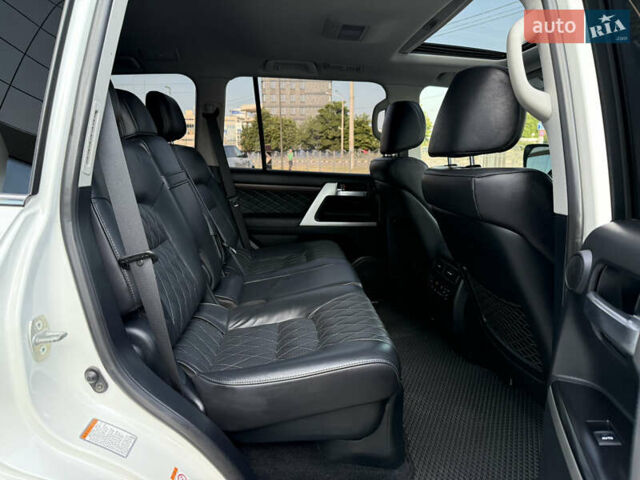 Белый Тойота Ленд Крузер, объемом двигателя 4.46 л и пробегом 111 тыс. км за 58900 $, фото 29 на Automoto.ua