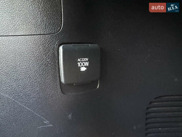 Белый Тойота Ленд Крузер, объемом двигателя 4.61 л и пробегом 122 тыс. км за 54000 $, фото 12 на Automoto.ua