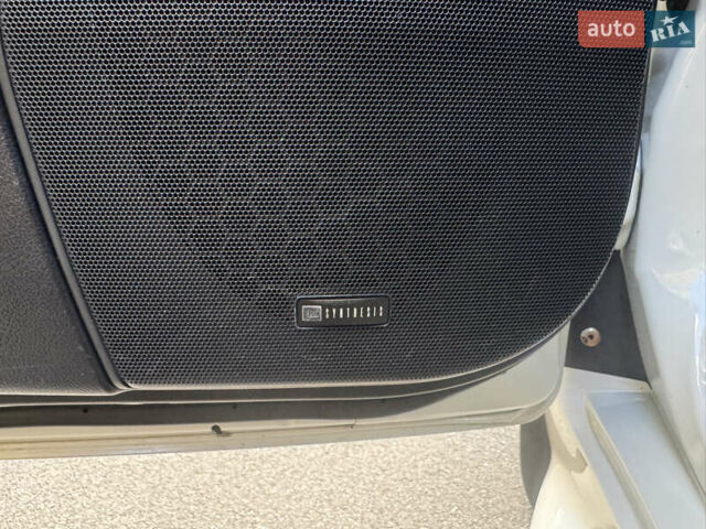 Белый Тойота Ленд Крузер, объемом двигателя 4.61 л и пробегом 122 тыс. км за 54000 $, фото 52 на Automoto.ua