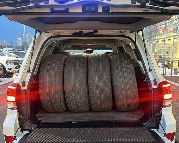 Білий Тойота Ленд Крузер, об'ємом двигуна 4.46 л та пробігом 140 тис. км за 53522 $, фото 16 на Automoto.ua