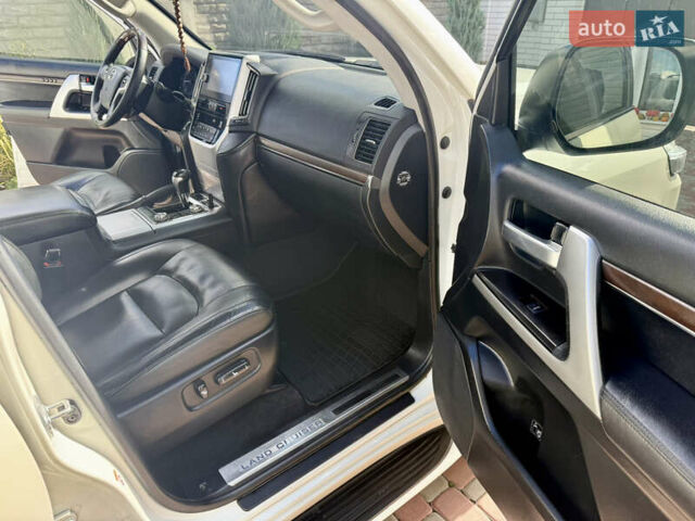 Белый Тойота Ленд Крузер, объемом двигателя 4.46 л и пробегом 195 тыс. км за 44999 $, фото 22 на Automoto.ua