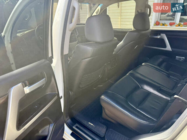 Белый Тойота Ленд Крузер, объемом двигателя 4.46 л и пробегом 195 тыс. км за 44999 $, фото 24 на Automoto.ua