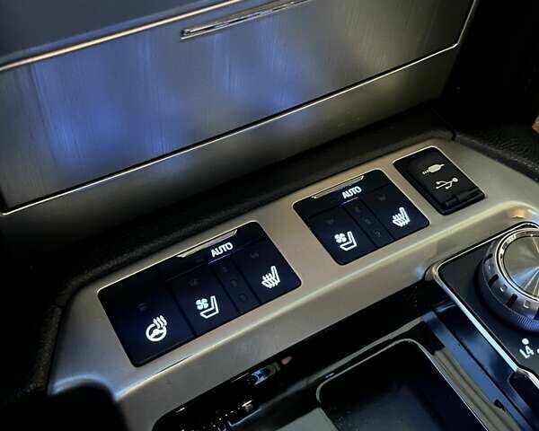 Білий Тойота Ленд Крузер, об'ємом двигуна 4.46 л та пробігом 140 тис. км за 53522 $, фото 28 на Automoto.ua