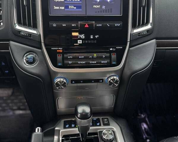 Белый Тойота Ленд Крузер, объемом двигателя 4.46 л и пробегом 192 тыс. км за 54555 $, фото 11 на Automoto.ua