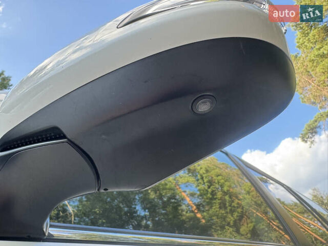 Белый Тойота Ленд Крузер, объемом двигателя 4.61 л и пробегом 122 тыс. км за 54000 $, фото 20 на Automoto.ua