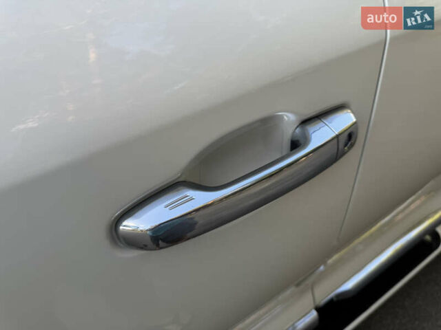 Белый Тойота Ленд Крузер, объемом двигателя 4.61 л и пробегом 122 тыс. км за 54000 $, фото 18 на Automoto.ua