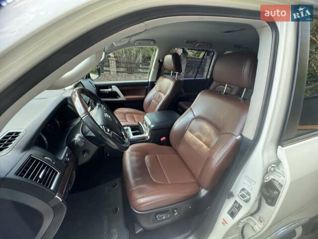 Белый Тойота Ленд Крузер, объемом двигателя 4.61 л и пробегом 122 тыс. км за 54000 $, фото 42 на Automoto.ua