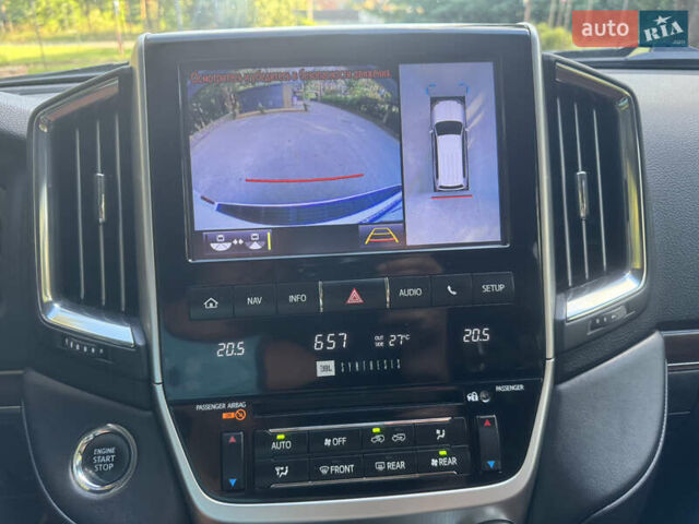 Белый Тойота Ленд Крузер, объемом двигателя 4.61 л и пробегом 122 тыс. км за 54000 $, фото 33 на Automoto.ua