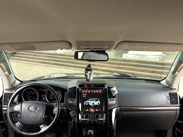 Белый Тойота Ленд Крузер, объемом двигателя 2.5 л и пробегом 250 тыс. км за 23999 $, фото 6 на Automoto.ua