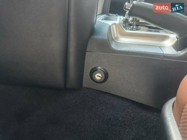 Белый Тойота Ленд Крузер, объемом двигателя 4.61 л и пробегом 122 тыс. км за 54000 $, фото 43 на Automoto.ua