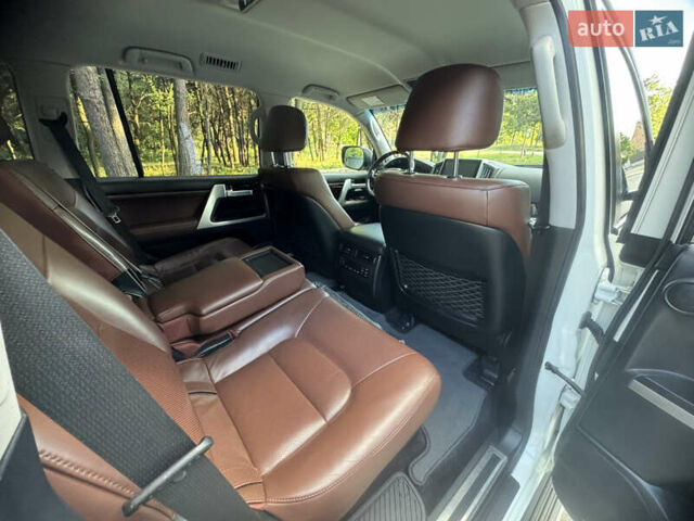Белый Тойота Ленд Крузер, объемом двигателя 4.61 л и пробегом 122 тыс. км за 54000 $, фото 50 на Automoto.ua