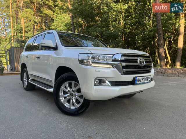 Белый Тойота Ленд Крузер, объемом двигателя 4.61 л и пробегом 122 тыс. км за 54000 $, фото 1 на Automoto.ua