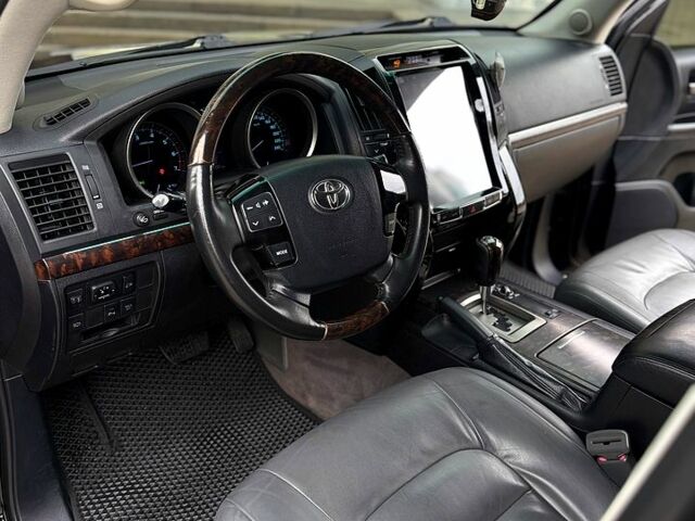 Белый Тойота Ленд Крузер, объемом двигателя 2.5 л и пробегом 250 тыс. км за 23999 $, фото 7 на Automoto.ua