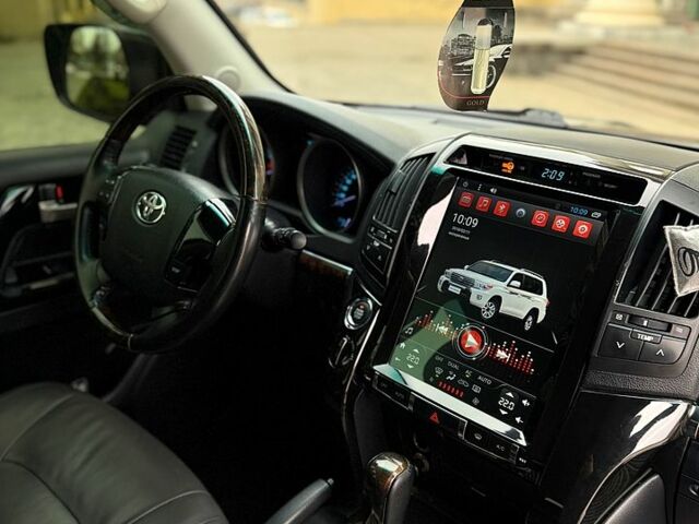 Белый Тойота Ленд Крузер, объемом двигателя 2.5 л и пробегом 250 тыс. км за 23999 $, фото 11 на Automoto.ua