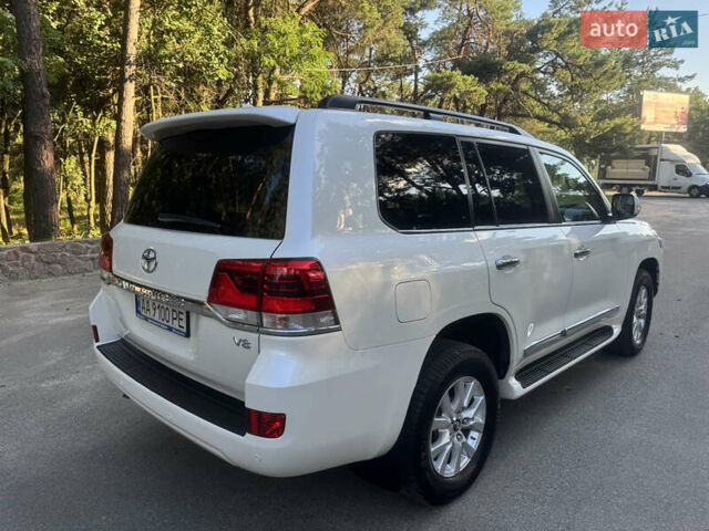 Белый Тойота Ленд Крузер, объемом двигателя 4.61 л и пробегом 122 тыс. км за 54000 $, фото 7 на Automoto.ua