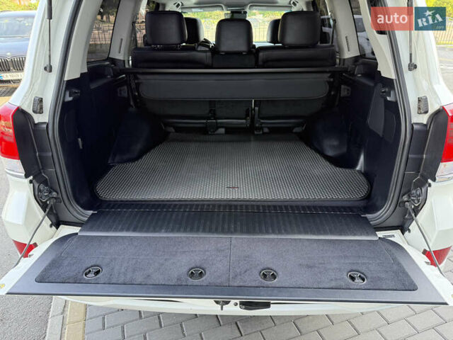 Белый Тойота Ленд Крузер, объемом двигателя 4.46 л и пробегом 111 тыс. км за 58900 $, фото 27 на Automoto.ua