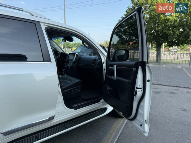 Белый Тойота Ленд Крузер, объемом двигателя 4.46 л и пробегом 111 тыс. км за 58900 $, фото 31 на Automoto.ua