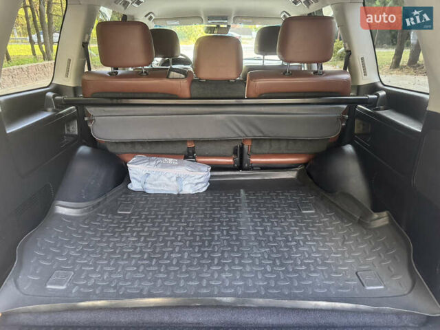 Белый Тойота Ленд Крузер, объемом двигателя 4.61 л и пробегом 122 тыс. км за 54000 $, фото 21 на Automoto.ua