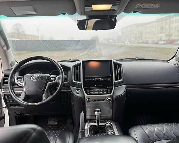 Белый Тойота Ленд Крузер, объемом двигателя 4.46 л и пробегом 192 тыс. км за 54555 $, фото 19 на Automoto.ua