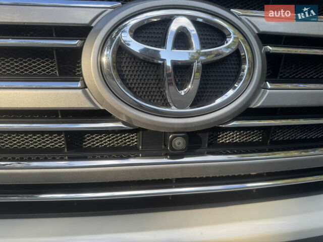 Белый Тойота Ленд Крузер, объемом двигателя 4.61 л и пробегом 122 тыс. км за 54000 $, фото 19 на Automoto.ua