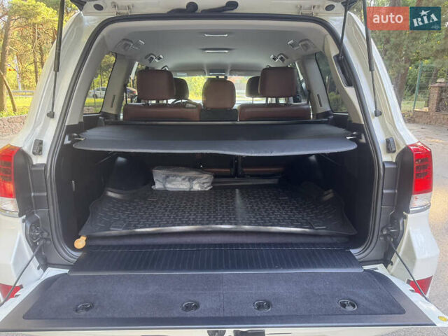 Белый Тойота Ленд Крузер, объемом двигателя 4.61 л и пробегом 122 тыс. км за 54000 $, фото 11 на Automoto.ua