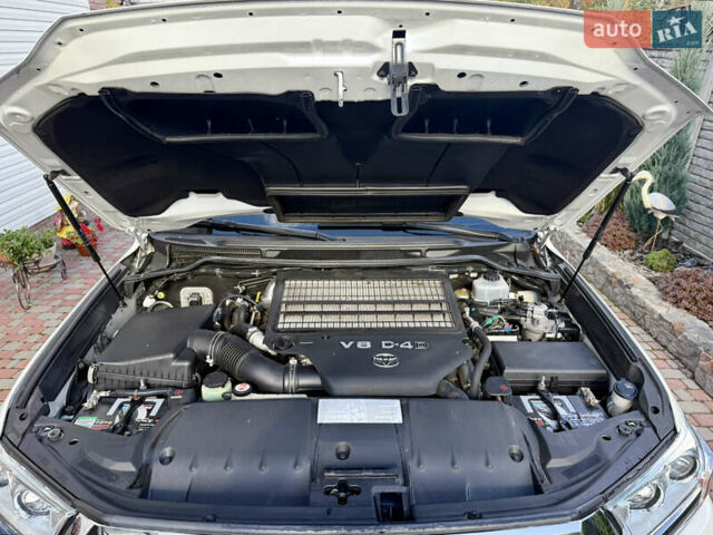 Белый Тойота Ленд Крузер, объемом двигателя 4.46 л и пробегом 195 тыс. км за 44999 $, фото 29 на Automoto.ua