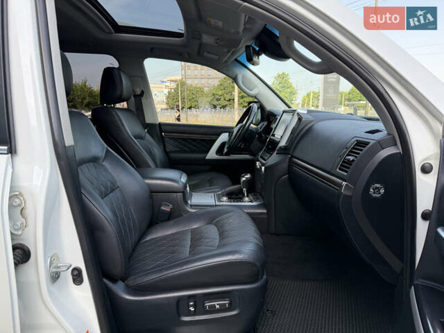 Белый Тойота Ленд Крузер, объемом двигателя 4.46 л и пробегом 111 тыс. км за 58900 $, фото 32 на Automoto.ua