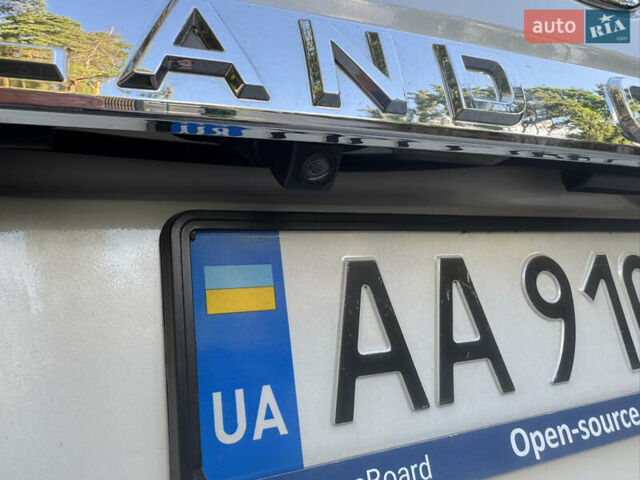 Белый Тойота Ленд Крузер, объемом двигателя 4.61 л и пробегом 122 тыс. км за 54000 $, фото 10 на Automoto.ua