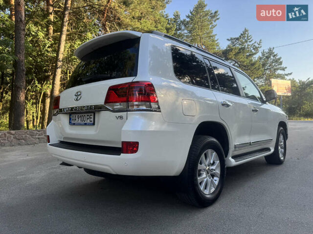 Белый Тойота Ленд Крузер, объемом двигателя 4.61 л и пробегом 122 тыс. км за 54000 $, фото 6 на Automoto.ua