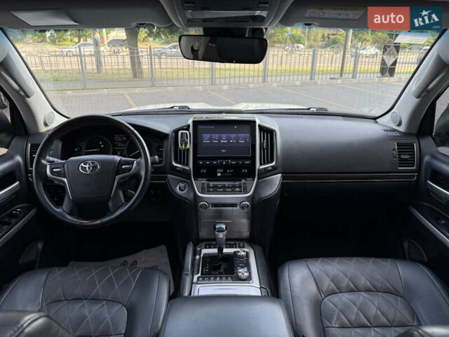 Белый Тойота Ленд Крузер, объемом двигателя 4.46 л и пробегом 111 тыс. км за 58900 $, фото 15 на Automoto.ua