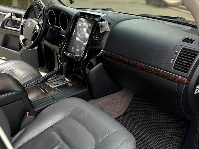 Белый Тойота Ленд Крузер, объемом двигателя 2.5 л и пробегом 250 тыс. км за 23999 $, фото 9 на Automoto.ua