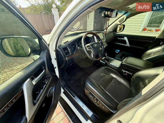 Белый Тойота Ленд Крузер, объемом двигателя 4.46 л и пробегом 195 тыс. км за 44999 $, фото 21 на Automoto.ua