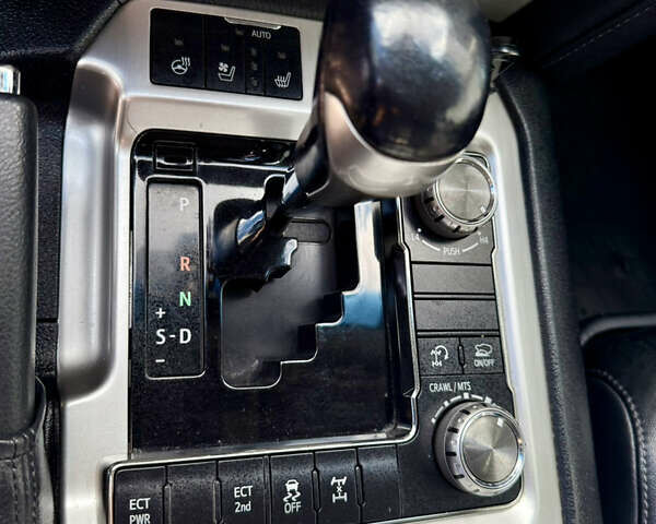 Белый Тойота Ленд Крузер, объемом двигателя 4.46 л и пробегом 195 тыс. км за 44999 $, фото 33 на Automoto.ua