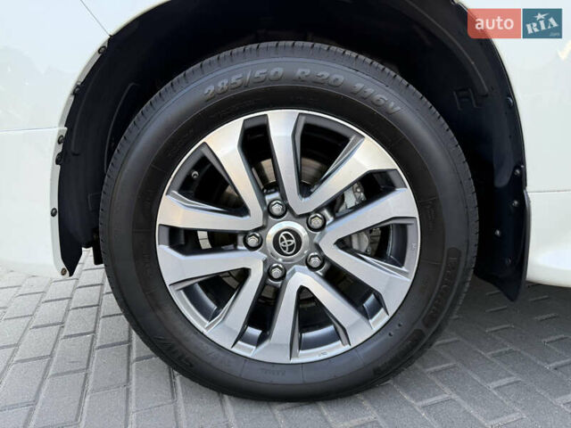 Белый Тойота Ленд Крузер, объемом двигателя 4.46 л и пробегом 111 тыс. км за 58900 $, фото 8 на Automoto.ua