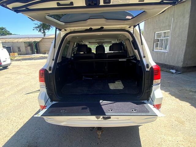 Белый Тойота Ленд Крузер, объемом двигателя 4.6 л и пробегом 250 тыс. км за 60000 $, фото 3 на Automoto.ua