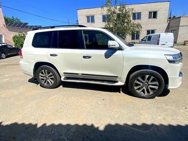 Білий Тойота Ленд Крузер, об'ємом двигуна 4.6 л та пробігом 0 тис. км за 60000 $, фото 3 на Automoto.ua