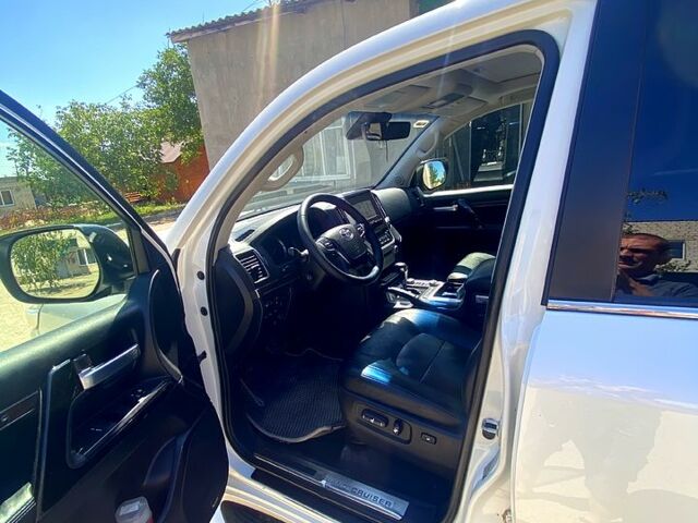 Белый Тойота Ленд Крузер, объемом двигателя 4.6 л и пробегом 250 тыс. км за 60000 $, фото 4 на Automoto.ua