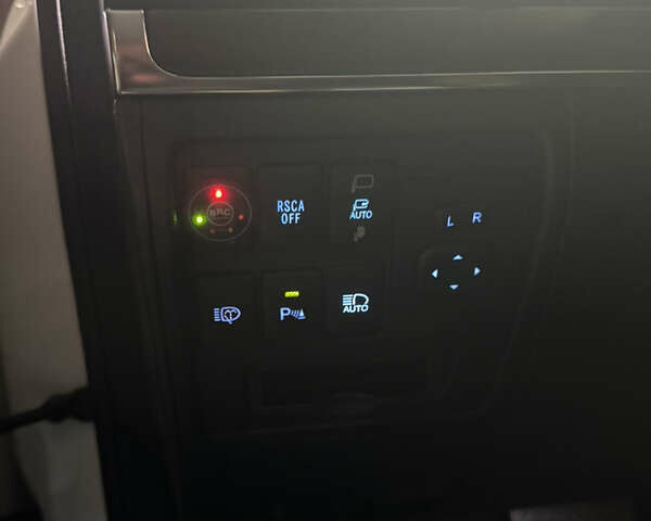 Білий Тойота Ленд Крузер, об'ємом двигуна 4.61 л та пробігом 112 тис. км за 53500 $, фото 9 на Automoto.ua