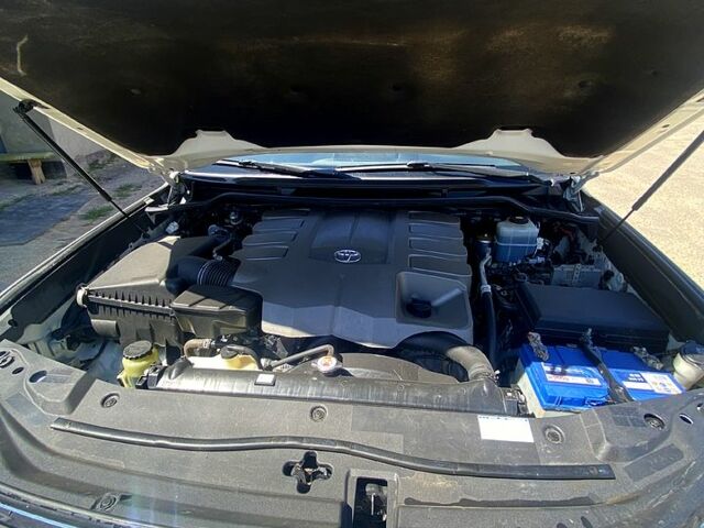 Белый Тойота Ленд Крузер, объемом двигателя 4.6 л и пробегом 250 тыс. км за 60000 $, фото 7 на Automoto.ua