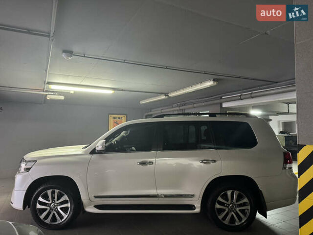 Білий Тойота Ленд Крузер, об'ємом двигуна 4.61 л та пробігом 112 тис. км за 53500 $, фото 1 на Automoto.ua