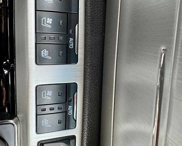 Білий Тойота Ленд Крузер, об'ємом двигуна 4.46 л та пробігом 190 тис. км за 48000 $, фото 28 на Automoto.ua