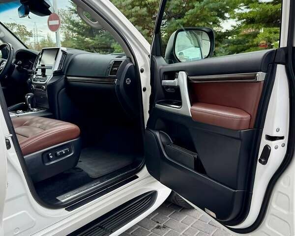 Білий Тойота Ленд Крузер, об'ємом двигуна 4.46 л та пробігом 190 тис. км за 48000 $, фото 21 на Automoto.ua