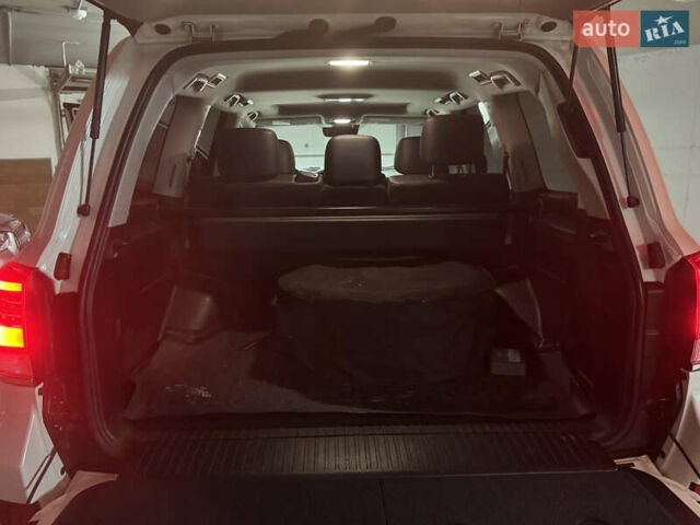 Білий Тойота Ленд Крузер, об'ємом двигуна 4.61 л та пробігом 112 тис. км за 53500 $, фото 14 на Automoto.ua