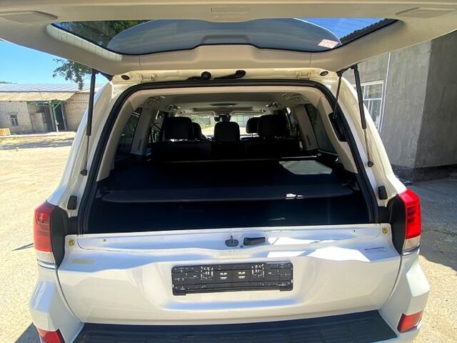 Білий Тойота Ленд Крузер, об'ємом двигуна 4.6 л та пробігом 0 тис. км за 60000 $, фото 6 на Automoto.ua